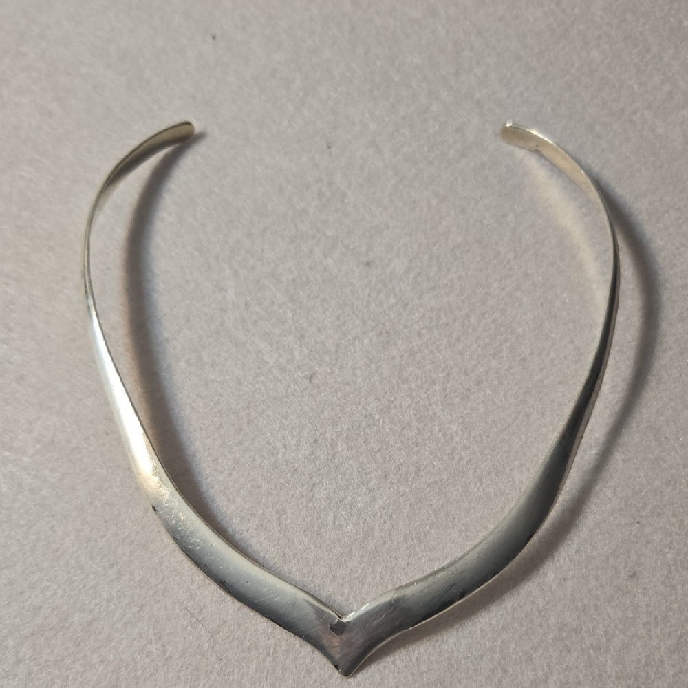 Taxco Mexico Sterling Silver V-Shaped Collar Necklace 14"